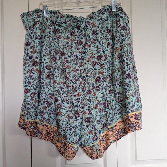 TORRID Printed Paperbag Waist Short SIZE 3 - Picture 5 of 7